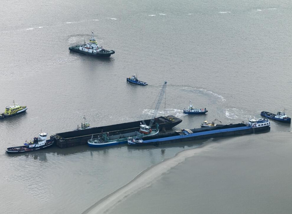 Salvage Salvage operation River Scheldt Source: Sky Pictures